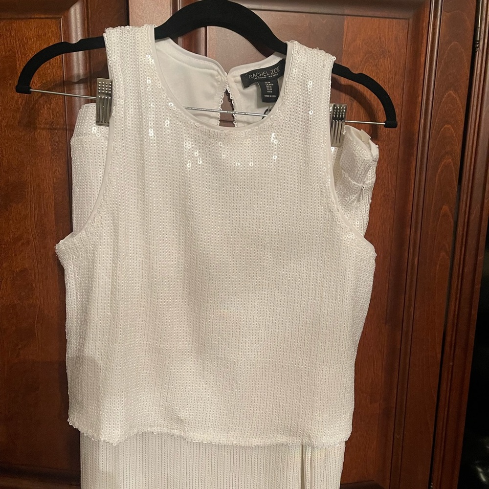 Gorgeous NWT white sequin skirt set …. Both pieces fully lined …Smoke free home